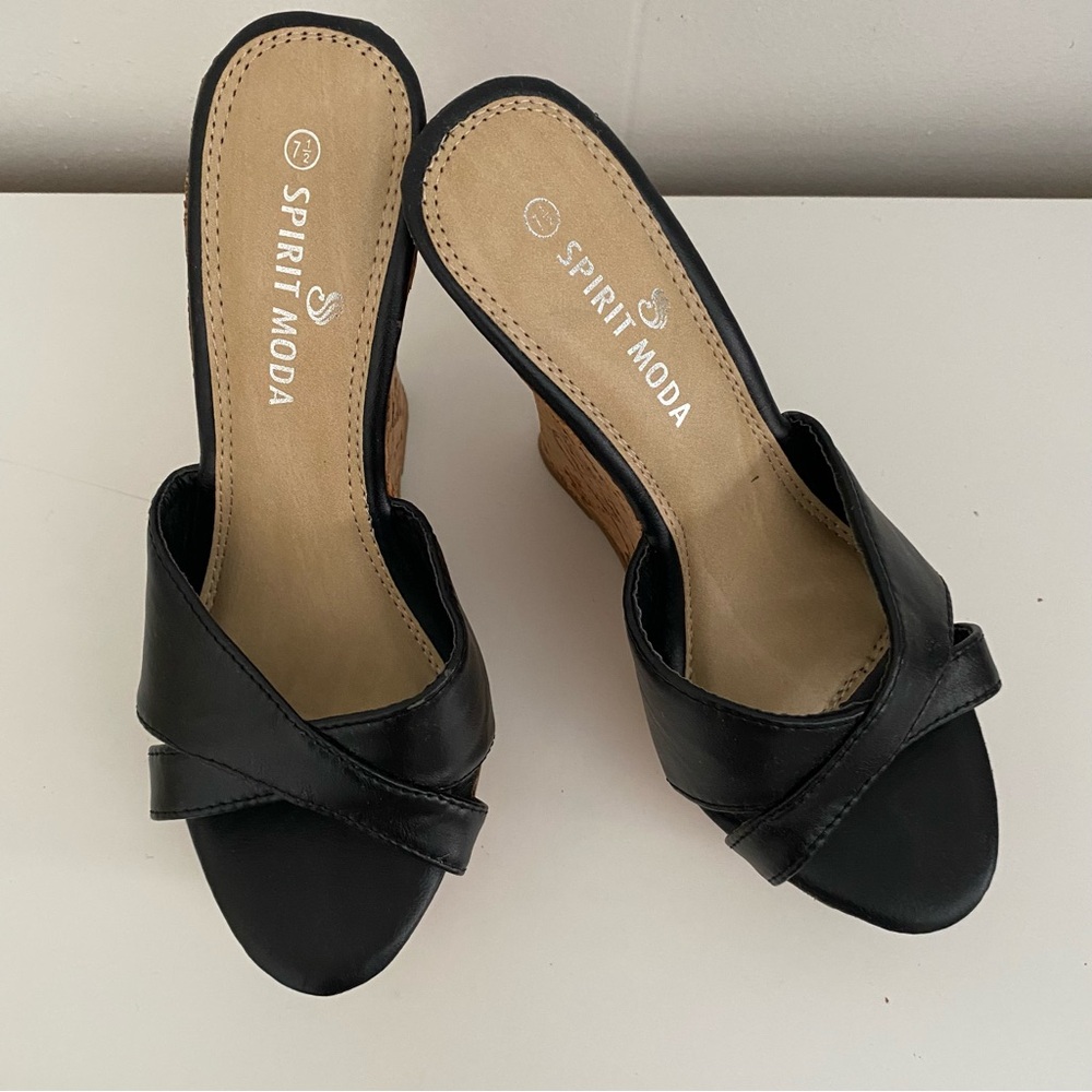 NWB Spirit Moda Black Wedge Sandals (size:7.5)